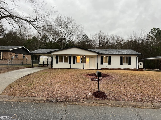 view of front facade featuring a carport