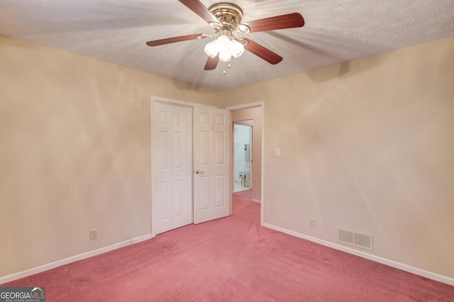 unfurnished room featuring ceiling fan, a textured ceiling, and carpet flooring