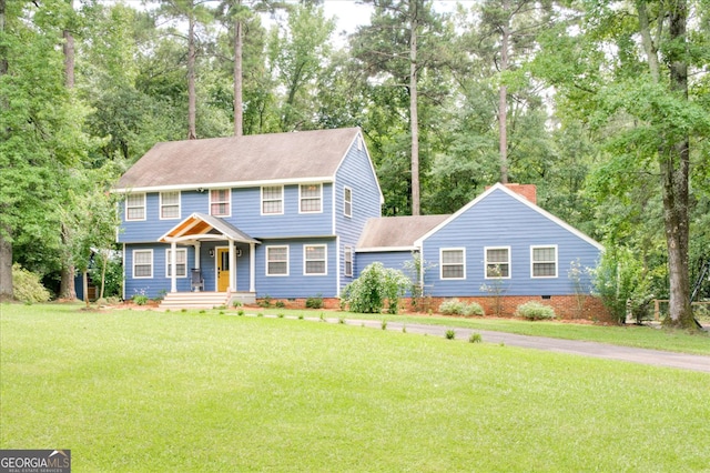 colonial house featuring a front yard