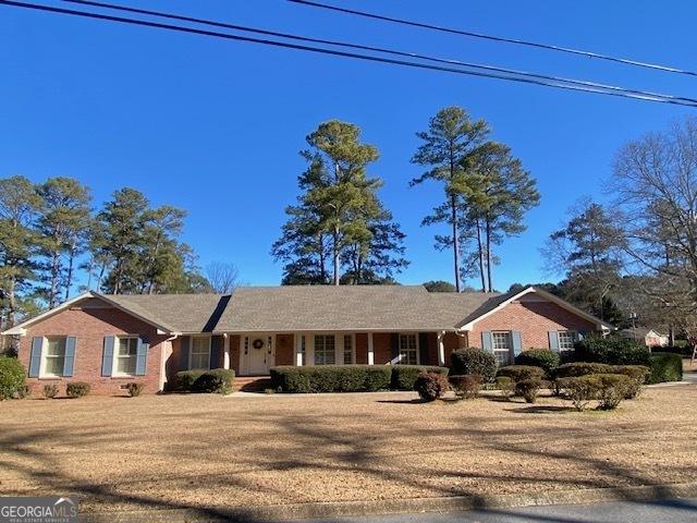 ranch-style house with a front yard