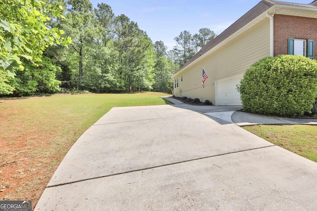 view of yard with a garage