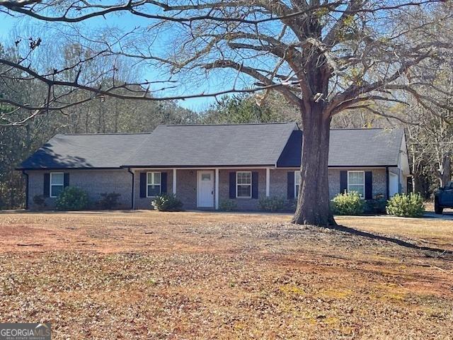 ranch-style house with a front lawn