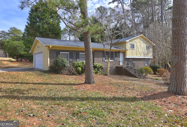 view of front of property featuring a garage and a front lawn