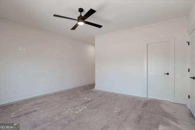 empty room featuring ceiling fan and ornamental molding