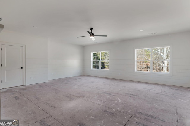 empty room with ceiling fan