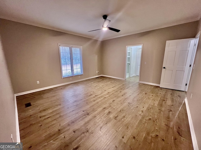 unfurnished bedroom featuring light wood finished floors, baseboards, visible vents, and ceiling fan