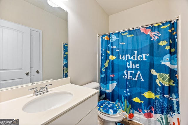 bathroom with a shower with curtain, vanity, and toilet