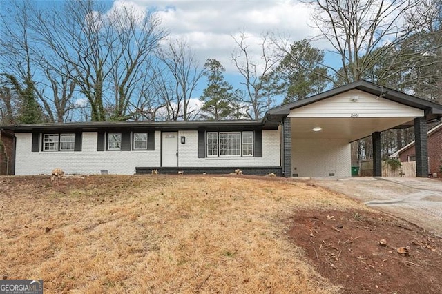 ranch-style house featuring a carport and a front lawn