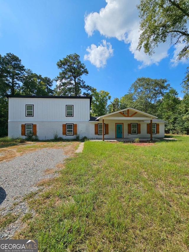 view of front of home featuring covered porch and a front yard