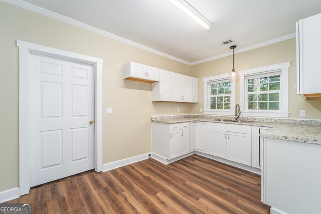 424 NW Central Ave, Blackshear, GA 31516 - empty room with crown molding, baseboards, a notable chandelier, and dark wood-style floors