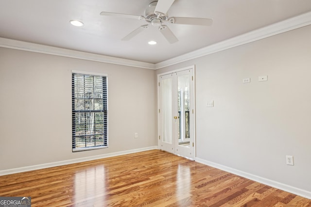 empty room featuring crown molding, light hardwood / wood-style floors, and ceiling fan