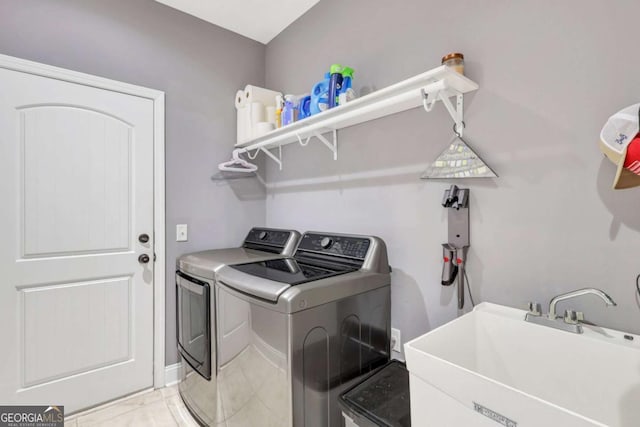 washroom featuring sink and washing machine and dryer