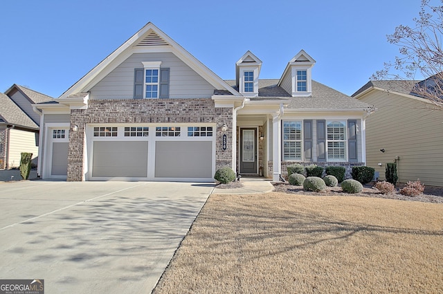 view of front facade featuring a garage