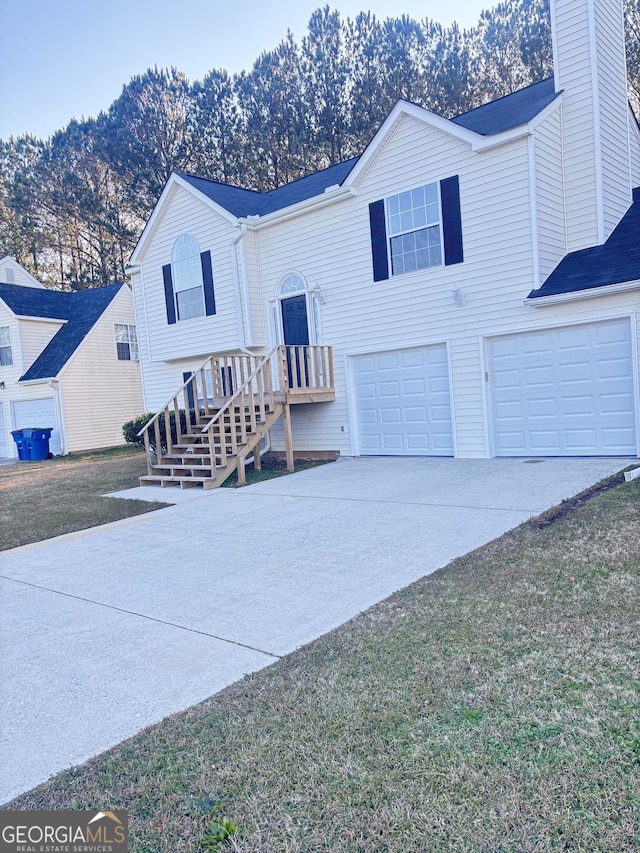 view of front of house featuring a garage and a mountain view