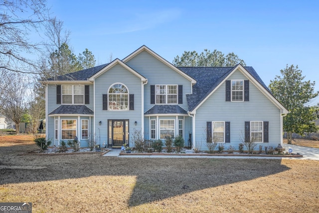 view of front of house featuring a front lawn