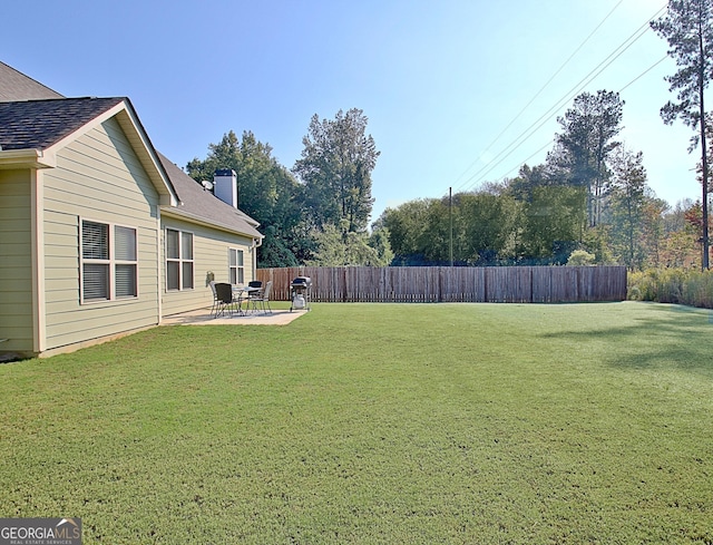 view of yard featuring a patio