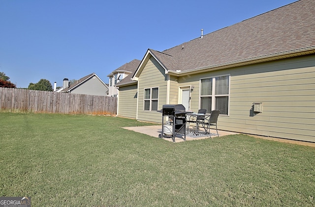 view of yard featuring a patio area