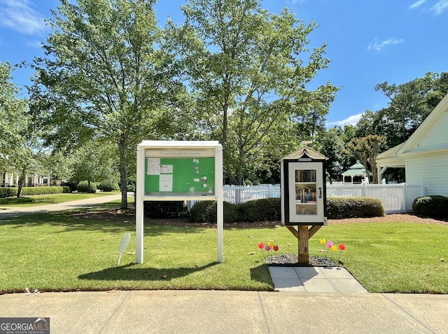 view of home's community featuring a yard