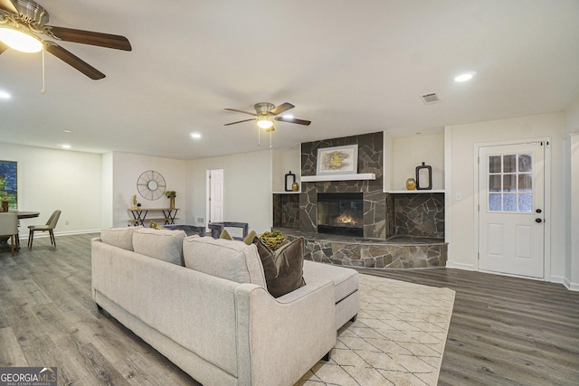 living area featuring ceiling fan, wood finished floors, visible vents, and recessed lighting