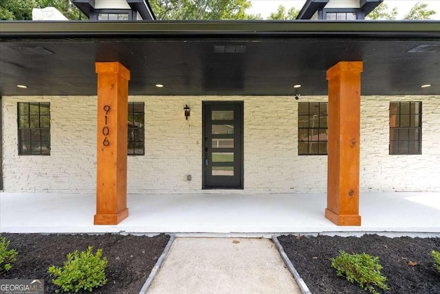 property entrance with covered porch