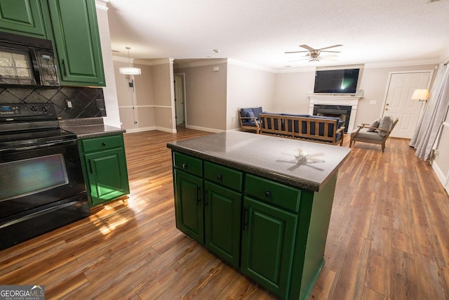 kitchen with green cabinetry, crown molding, ceiling fan, and black appliances