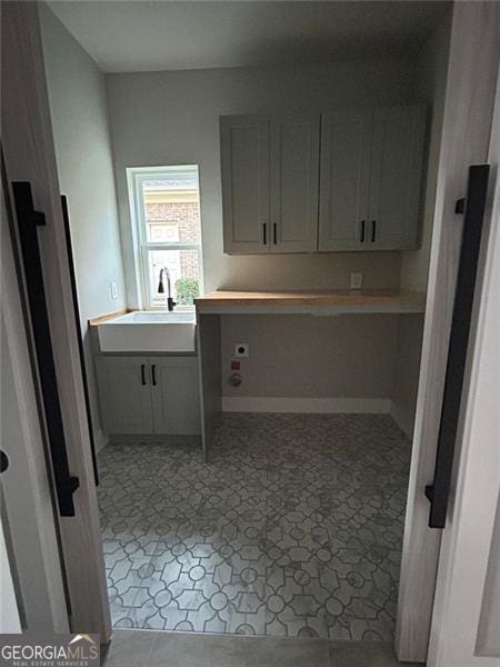 washroom featuring sink