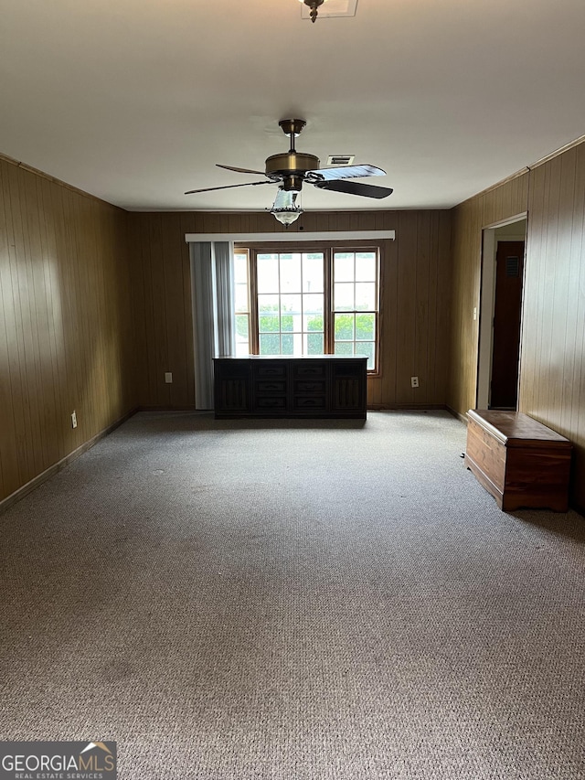 empty room featuring light carpet and ceiling fan