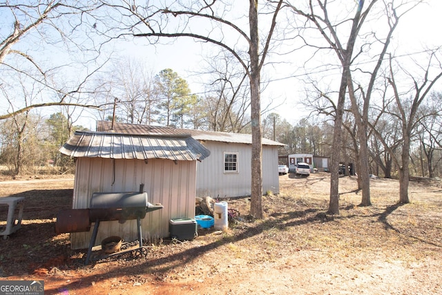 view of side of property featuring an outdoor structure