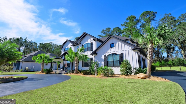 view of front of home with a front lawn