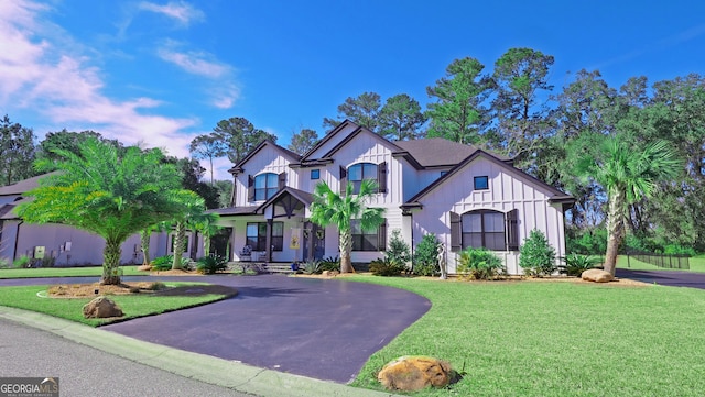 view of front facade with a front lawn