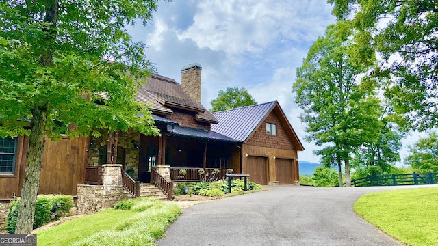 view of front of house featuring a porch and a front yard