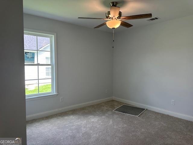 unfurnished room featuring ceiling fan and carpet