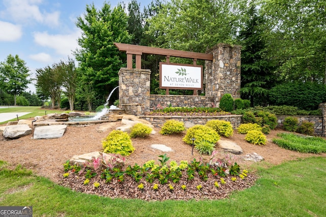 view of community / neighborhood sign