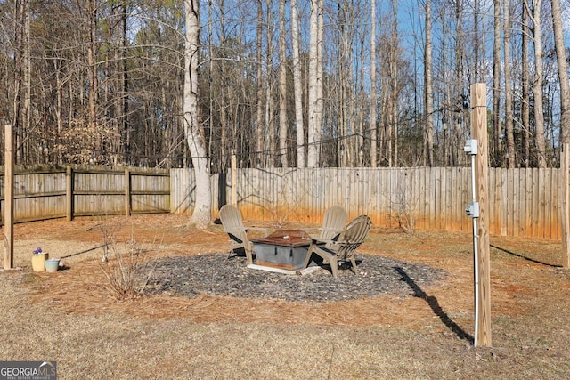 view of yard featuring a fire pit