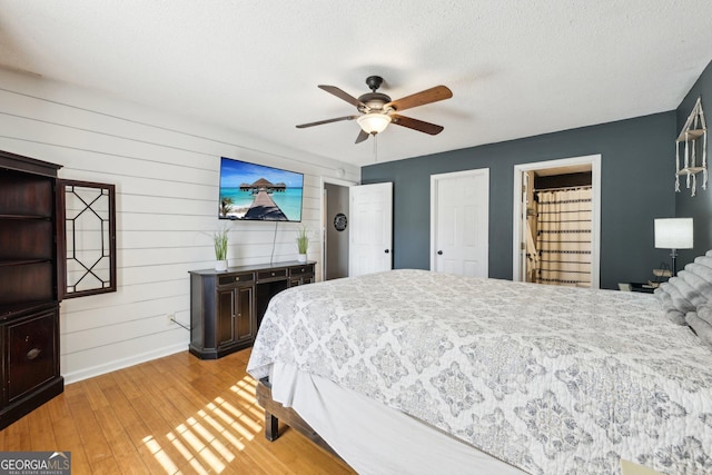 bedroom featuring ceiling fan, a textured ceiling, and light hardwood / wood-style flooring