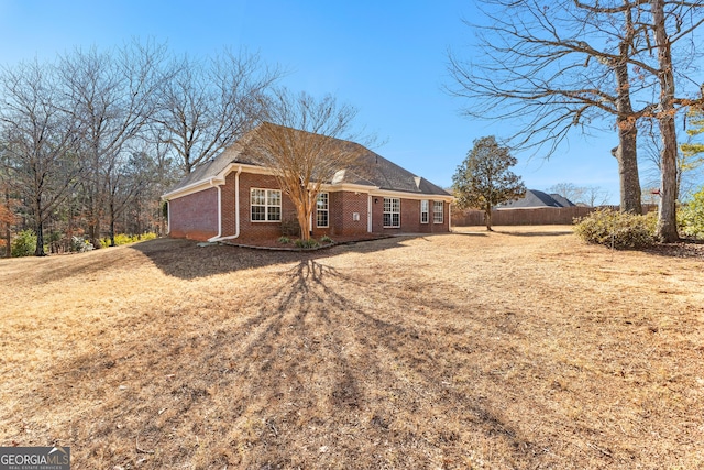 view of front of house featuring a front yard