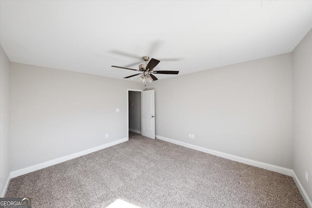 carpeted empty room featuring ceiling fan