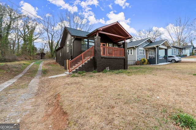 view of front of house with a front yard