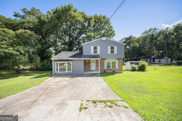 view of front of home featuring a front yard