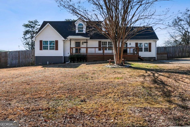 view of front facade featuring a deck and a front lawn