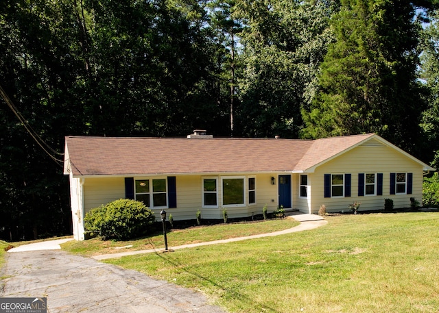 single story home featuring a front yard