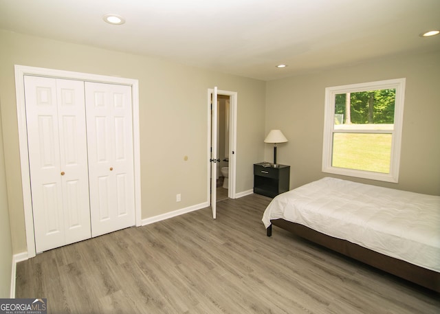 bedroom with wood finished floors, recessed lighting, and baseboards