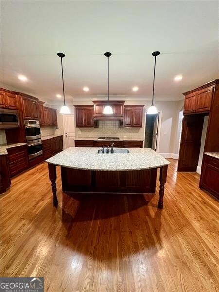 playroom featuring hardwood / wood-style floors, crown molding, and sink