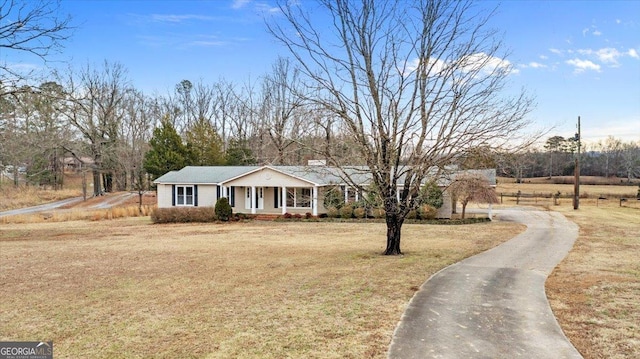 single story home with a front yard and covered porch