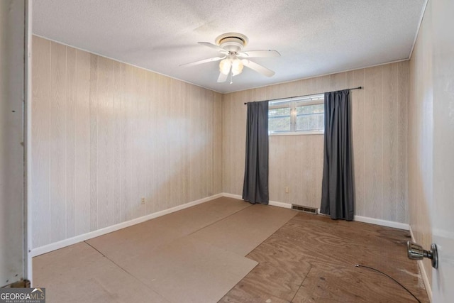 spare room featuring ceiling fan and a textured ceiling