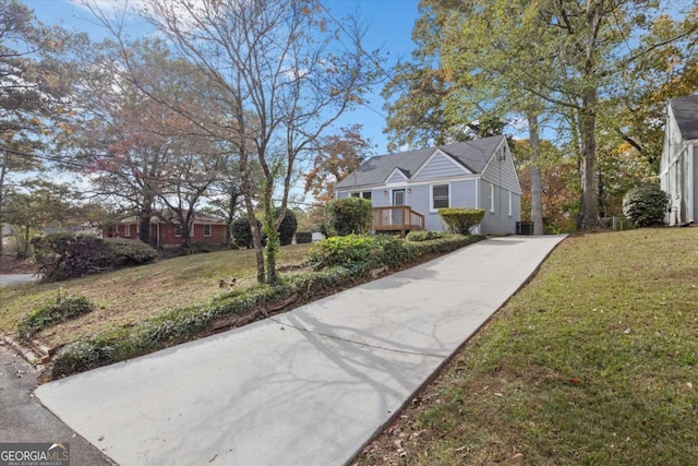 view of front of home with a front lawn