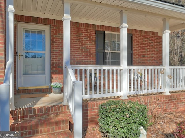 property entrance featuring a porch