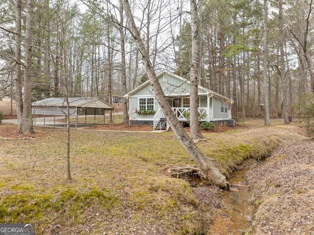 view of yard with a carport