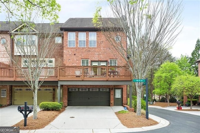 view of front facade featuring a garage