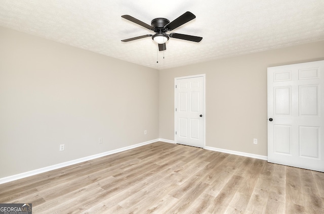 unfurnished bedroom featuring ceiling fan, a textured ceiling, and light hardwood / wood-style flooring